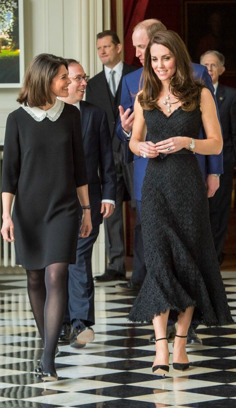 Tres chic! Ducesa Kate, Princ Harry, Kate Middleton Style Outfits, Düşes Kate, William E Kate, Looks Kate Middleton, Kate And Pippa, Princess Katherine, Kate Middleton Outfits