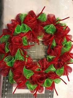 christmas deco mesh wreath Diy Deco Mesh Wreath, Books Diy, Deco Mesh Wreaths Tutorials, Deco Mesh Wreaths Diy, Mesh Wreath Tutorial, Christmas Wreaths Diy Easy, Mesh Wreath Diy, Deco Mesh Christmas Wreaths, Diy Christmas Wreaths