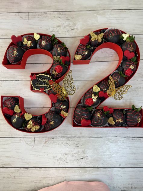 Number Boxes For Strawberries, Chocolate Covered Strawberries Happy Birthday, Dessert Business, 45 Birthday, Edible Fruit Arrangements, Creative Photoshoots, Strawberry Recipe, Ashley Park, Strawberry Box