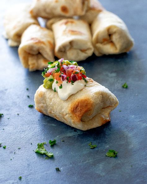 Mini Burritos - a mini version of bean burritos with beans, salsa, and taco meat. #mini #burritos Mini Bean Burritos, Mexican Food Serving Ideas, Mexican Food Horderves, Mexican Appies Parties, Mexican Party Dessert Ideas, Mini Burritos Recipes, Mexican Theme Tailgate Food, Mini Taco Appetizers Parties Food, Burrito Appetizers