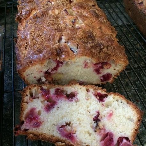 My Mother-in-Law's Plum Bread I "A cross between a cake and a loaf bread, with sweet-tart plums and a brown sugar topping" Plum Bread Recipe, Plum Loaf, Plum Dessert, Plum Recipes, Fruit Bread, Dessert Dips, Loaf Cake, Dessert Bread, Sweet Tarts