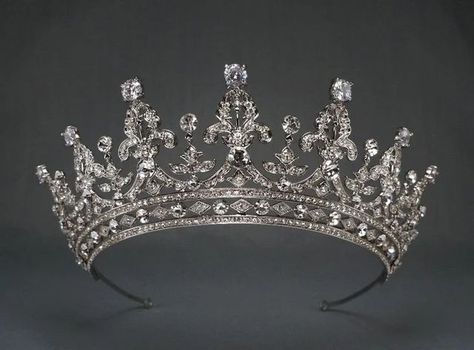 Royal Splendour on Instagram: "The Girls of Great Britain and Ireland tiara. Isn't this marvelous? #tiara #royaljewels #crownjewels #jewels #royalfamily #britishroyalfamily #queenelizabethii #queenelizabeth2 #queenelizabeth #girlsofgreatbritainandirelandtiara #diamond #majesty #royaltreasures #jewelry #jewellery" Historic Crowns And Tiaras, Queen Elizabeth 2, Tiara Accessories, Royal Crown Jewels, Royal Crowns, Royal Blood, Royal Tiaras, Royal Aesthetic, Diamond Tiara