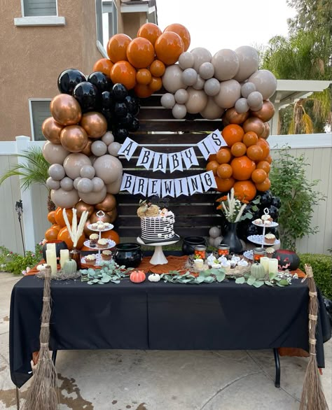 A “baby is brewing” gender reveal. Fall colors for a Halloween party. Whats Brewing Gender Reveal, Halloween Gender Reveal Ideas, Black Gender Reveal, Halloween Pregnancy Reveal, Halloween Baby Announcement, Lil Pumpkin Baby Shower, Sprinkle Ideas, Announcement Photoshoot, October Baby Showers