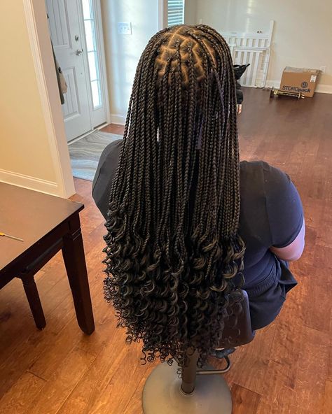 Knotless Box Braids Medium Curls At The End, Knowles’s With Curls, Bra Length Braids With Curls, Knotledd Braids With Curls, Latest Knotless Braids Hairstyles 2024, Black Braids Hairstyles With Curls, Long Black Braids With Curls, Knowles’s Braids With Curls Hairstyles, Knotless Curls At The End