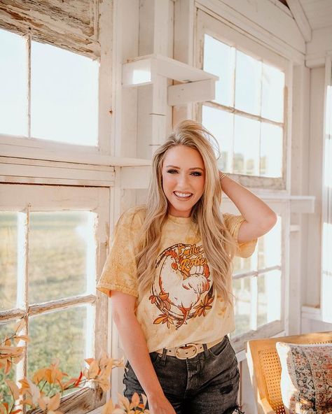 Emily Ann Roberts (@emilyann_music) • Instagram photos and videos Emily Ann Roberts, Emily Ann, Music Instagram, 20 % Off, Inspirational Women, Singers, Online Store, Instagram Photos, Photo And Video