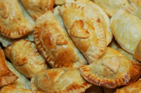 Gluten Free Empanadas, Samosas Recipe, Baked Samosa, Soy Free Desserts, Chicken Empanadas, Empanadas Recipe, Baked Fries, Danish Food, Gluten Free Chicken