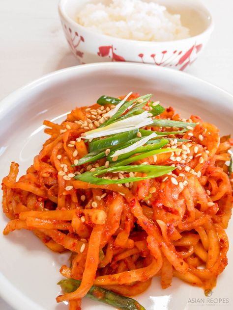 Korean Spicy Radish Salad (Musaengchae) – Asian Recipes At Home Spicy Korean Radish, Korean Radish Salad, Korean Radish Recipes, Korean Radish, Daikon Recipe, Radish Kimchi, Korean Pork, Korean Side Dishes, Radish Recipes