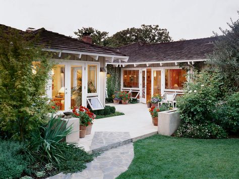 Remodeled ranch house Remodeled House, Cottage House Exterior, Ranch Remodel, 1950s House, Hm Home, Outdoor Patios, Landscape Sunset, Cottage Life, Bungalow Style