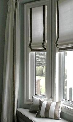 This is a very cool idea for the recessed windows in the living room- each window seperately shaded but hang long curtains on either side to unify the three windows Bay Window Curtain Ideas, Bedroom Window Dressing, Window Coverings Diy, Bedroom Window Seat, Furniture Placement Living Room, Bay Window Curtains, Small Living Room Furniture, Window Treatments Bedroom, Bathroom Window