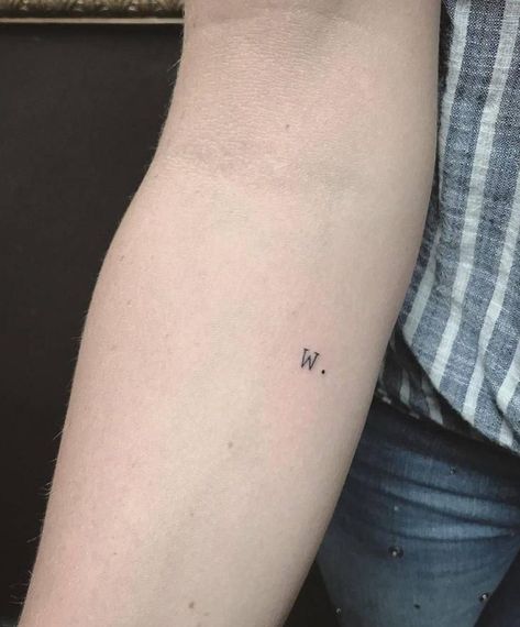 W Tattoo, Diy Tattoo Permanent, Letter Tattoo, Single Needle Tattoo, Small Girl Tattoos, Парные Тату, Initial Tattoo, Dainty Tattoos, Subtle Tattoos