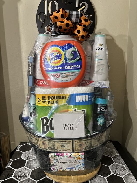 Raffle Donation Ideas, Cleaning Supply Gift Basket, Cleaning Basket Gift, Laundry Basket Gift Ideas, Housewarming Gift Basket Ideas, Donation Ideas, Raffle Ideas, Fathers Day Gift Basket, Diy Christmas Candy