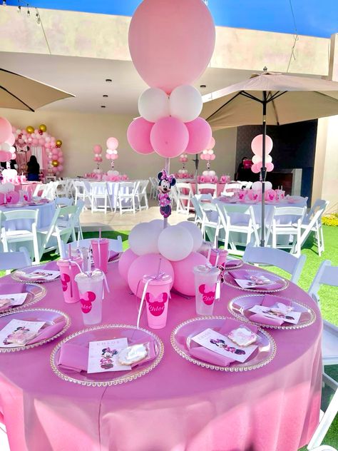 Minnie Mouse Treats Table, Minnie Mouse Candy Table, Minnie Mouse Baby Shower Ideas, 13 Birthday Picture Ideas, Baby Shower Minnie Mouse, Minnie Mouse Birthday Theme, Mickey Mouse Birthday Decorations, Minnie Mouse Theme Party, Minnie Mouse Balloons