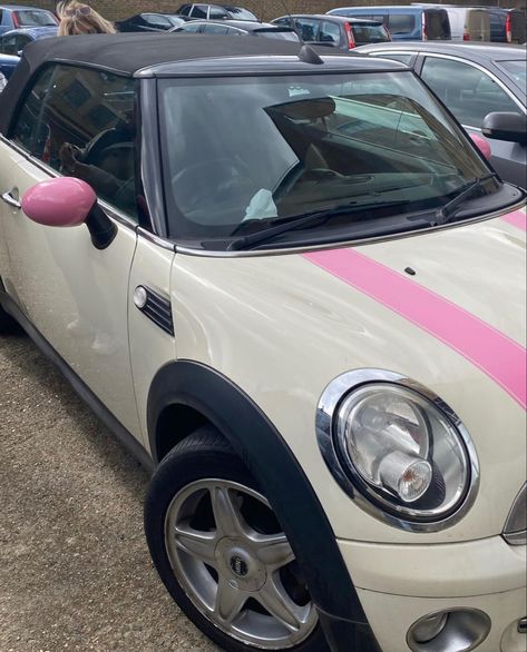 Mini Cooper 4 Door, Pink Mini Coopers, White Mini Cooper, Mini Cooper Models, Mini Cooper Accessories, Mini Cooper Custom, Mini Cooper Convertible, Hello Kitty Car, Girly Car Accessories