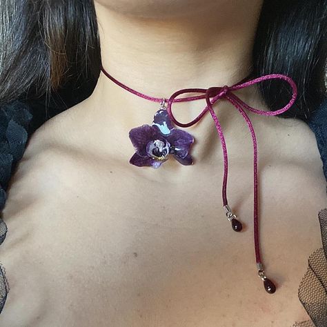 •Orchid Pearl Necklace • 

handmade with a preserved... - Depop Gold Jewlry, Pearl Necklace Handmade, Orchid Necklace, Flower Resin Jewelry, Red String, Jewelry Accessories Ideas, Jewelry Lookbook, Funky Jewelry, Summer Jewelry