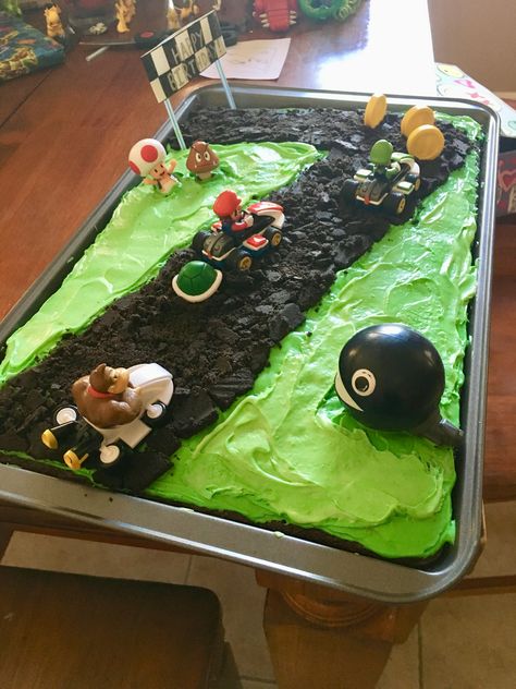 Mario Cart Cakes Birthday Easy, Easy Mario Cake Ideas, Mario Kart Cake Buttercream, Mario Birthday Cake Easy Diy, Mario Diy Cake, Mario Race Track Cake, Super Mario Cake Birthday Easy, Mario Sheet Cake Ideas, Easy Mario Cakes Birthday