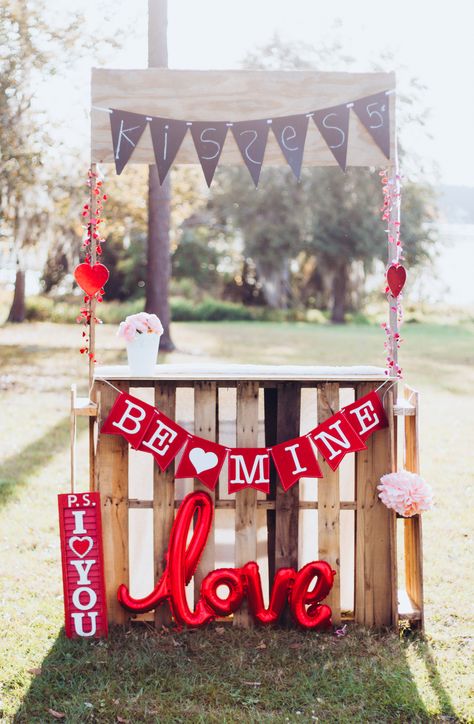 Valentine’s Day Backdrop Photoshoot, Valentine Photo Booth Ideas, Valentine’s Day Photoshoot Outdoors, Valentine’s Day Photo Booth, Valentines Photoshoot Ideas Outdoors, Valentines Photo Booth Backdrop, Valentine Mini Session Outdoor, Valentines Day Mini Session Outdoors, Valentine Backdrop Ideas Diy