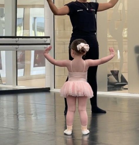 Ballet Daughter Aesthetic, Baby Girl Vision Board, Mom And Baby Girl Aesthetic, Two Kids Aesthetic, Mom With Kids Aesthetic, Baby And Mom Aesthetic, Future Mom Aesthetic, Future Kids Aesthetic, Rich Mum Aesthetic