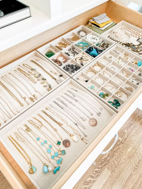 Jewlery Drawer Organizer, Diy Jewelry Dresser, Jewlrey Organization Display In Closet, Flat Jewelry Display, Jewelry Organizer In Drawer, Fine Jewelry Storage, Organizing Necklaces In A Drawer, Jewelry Corner Bedroom, Closet Jewelry Drawer