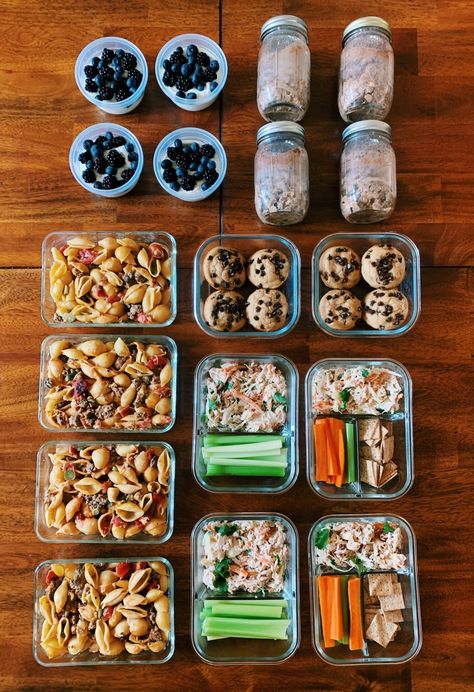 Preparing Food For The Week, Meal Prep Tips For Beginners, Nurse Food Prep, Student Athlete Meal Prep, Meal Prep University, Meal Prep Asthetic Picture, Athlete Meal Prep Ideas, Meal Prep For College Athletes, College Athlete Meal Prep