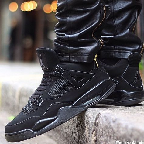 Jordan 4 Black Cat Outfit, Tenis Jordan Retro, Black Cat Outfit, Air Jordan 4 Black Cat, Zapatillas Nike Jordan, Zapatillas Jordan Retro, Retro Jordans, Air Jordan Iv, Jordan 4 Black