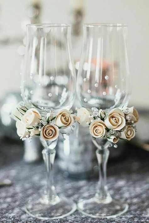 Wedding Champagne Flutes Diy, Glass Decor Ideas, Champagne Glasses Wedding, Wine Glass Wedding, Clay Roses, Wedding Toasting Glasses, Toasting Flutes Wedding, Wedding Wine Glasses, Wedding Champagne Glasses