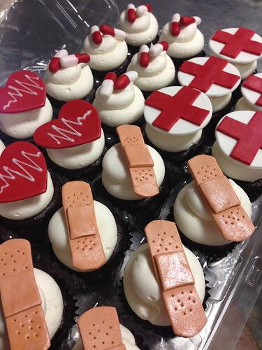 Medical Cupcakes, Nurse Cupcakes, Nurse Graduation Party Decorations, Medical Cake, Medical Party, Doctor Cake, Nursing School Graduation Party, Nursing Cake, Graduation Party Cake