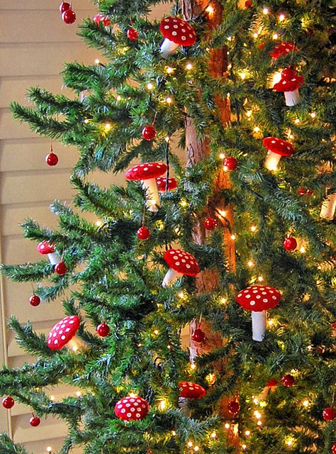 felt mushrooms made with felt "tube" and two circles of felt and cardboard circle same size as smaller circle. Woodland Christmas Decor, Christmas Traditional, Christmas Videos, Felt Mushroom, Xmas Trees, Christmas Memories, Aesthetic Christmas, Twinkling Lights, Navidad Diy