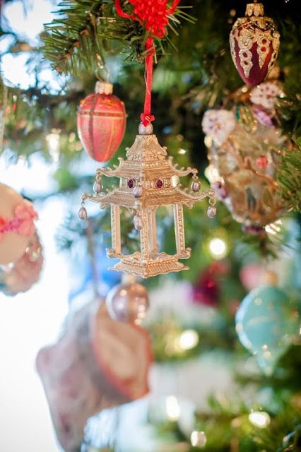 My Chinoiserie Christmas tree     My new Houzz Ideabook  is on decorating your Christmas tree with Chinoiserie Chic style. I hope you wi... Chinoiserie Christmas Decor, Chinoiserie Christmas Tree, Chic Christmas Tree, Chinese Christmas, Japanese Christmas, Christmas Tree Decor Ideas, Tree Decor Ideas, Chinoiserie Christmas, Christmas Tree Decorations Diy