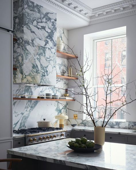 Architecture • Instagram No Upper Cabinets, Wainscoting Panels, Classic Kitchen, Kitchen Design Trends, Stunning Kitchens, Kitchen Marble, Kitchen Trends, Counter Tops, Küchen Design