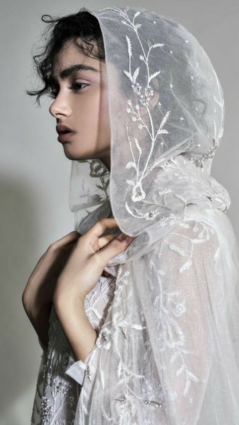 Chana Marelus, Veil, A Woman, Flowers, White