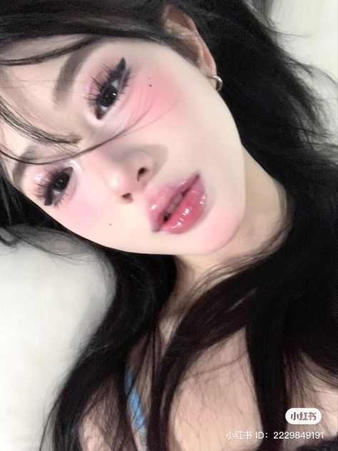 Cool Toned Douyin Makeup, Pretty Korean Makeup, Makeup Looks Douyin, Hair With Bangs Short, Makeup Douyin, Bangs Short Hair, Chinese Makeup, Douyin Makeup, Soft Makeup Looks