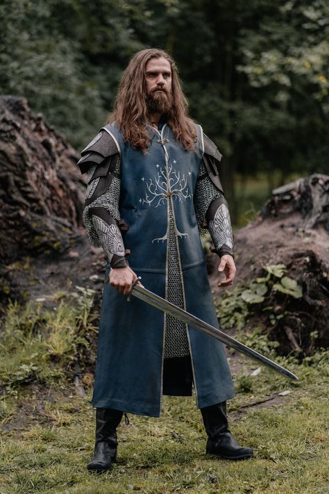 Lord Of The Rings Costumes, Aragorn Costume, Lord Of Rings, Lord Of The Rings Tattoo, King Costume, King Outfit, Cosplay Inspo, Casual Rings, Character Aesthetics