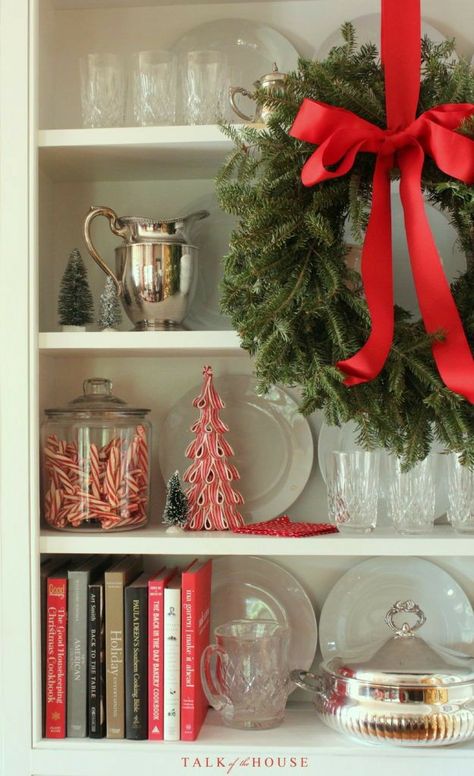 Cozy Christmas Decor, Room Cabinet, Christmas Decor Inspiration, Christmas Interiors, Christmas Feeling, 12 December, Christmas Style, Noel Christmas, Christmas Decor Ideas