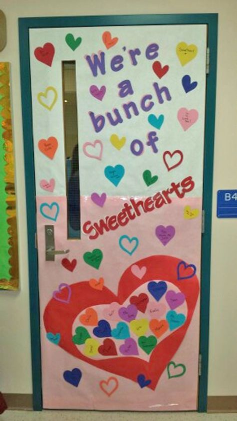 SweetHearts Candy Classroom Door - Featured in 27 Valentine's Day Classroom Door Decorating Ideas {OneCreativeMommy.com} Valentines Classroom Decorations, Valentines Door Decorations Classroom, Valentines Classroom Door, Classroom Door Decorations, Preschool Door, Valentine Bulletin Boards, Valentines Door, Valentines Day Bulletin Board, Valentine Door Decorations