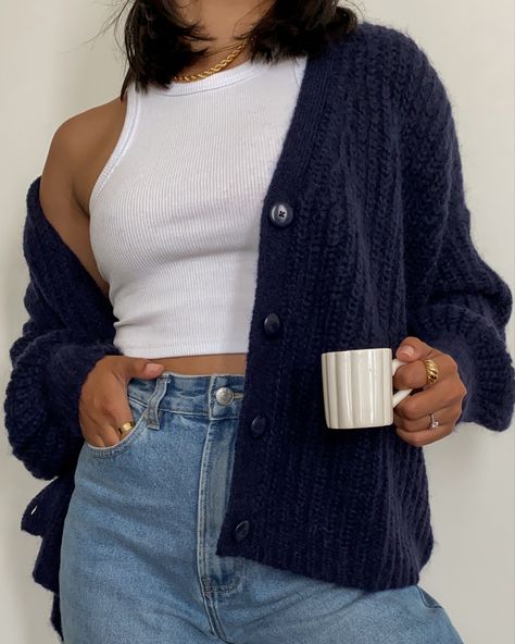 Fashion Inspo Outfits2023, Navy Blue Outfit Ideas Aesthetic, Navy Knit Cardigan Outfit, Dark Blue Cardigan Outfit Aesthetic, Navy Jacket Outfit Aesthetic, Navy Blue Crochet Sweater, Chunky Cardigan Aesthetic, Dark Blue Knit Sweater, Navy Outfits Aesthetic