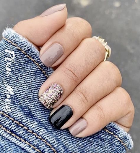 Nail Designs 2023 Short, Late Winter Nails, Unghie Sfumate, Nail Color Combos, Cute Gel Nails, Street Nails, Upper East Side, Dipped Nails, Color Street Nails