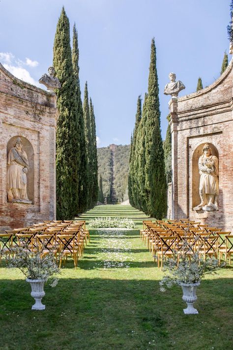 Villa Cetinale, Wedding Venues Italy, Elegant And Timeless Wedding, Bridal Parties Pictures, Classic Elegant Wedding, Elegant Wedding Venues, Hippie Wedding, Lake Como Wedding, Tuscany Wedding