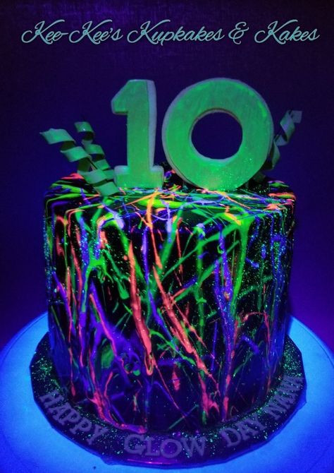 Black light, glow in the dark all edible cake using neon luster dust and tonic water Black And Neon Birthday Cake, Glow In The Dark Cake Ideas Neon, Black Light Cake Ideas, Glow In Dark Cake Ideas, Glow In The Dark Cakes Birthdays, Glow In The Dark Party Cake, Black Light Birthday Party, Glow In The Dark Birthday Cake, Glow In The Dark Cake Ideas