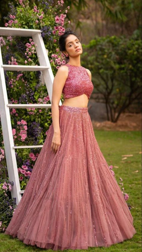 Crop Top Lehenga For Wedding, New Lahga Design, Lehnga Blouse Designs Simple, Lehenga Tops Designs, New Lengha Design, Lehenga Top Ideas, Reception Skirt And Top, Customised Lehenga Designs, Lahga Choli Designer Party Wear