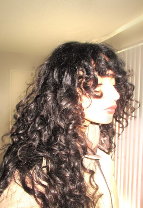 Curly Long Hair Women, Haircuts For Loose Curly Hair, Haircuts For People With Curly Hair, Aesthetic Haircuts Curly Hair, Haircut Ideas For Long Curly Hair, Vintage Curly Haircut, Barbie Hairstyles Curly Hair, Natural Curly Hair Aesthetic, Long Wolf Cut Curly Hair