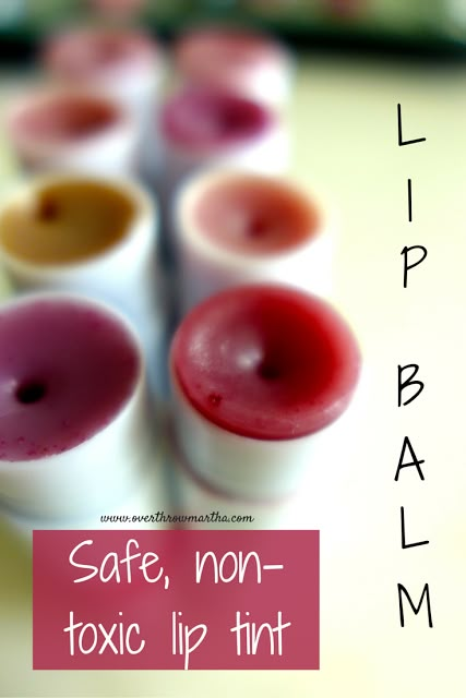 #DIY tinted lip balm in all the colors: #pink #brown #red Green Tea Lip Balm Diy, Diy Natural Tinted Lip Balm, Diy Lip Balm Tinted, Lip Balm With Color, Homemade Tinted Lip Balm, Diy Lip Tint Recipes, Natural Tinted Lip Balm, Beet Root Lip Balm Diy, Lip Tint Recipe