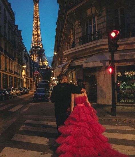 Prom Dresses Strapless, Red Ruffle Dress, Strapless Prom Dresses, Women's Evening Dresses, Prom Night, Pre Wedding Photoshoot, Photo Styling, Photoshoot Inspiration, Celebrity Dresses