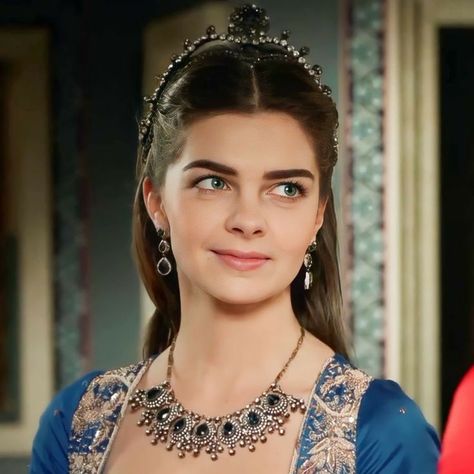 Sultana Mihrimah, Sultan Murad, Mihrimah Sultan, Brown Hair Green Eyes, Nurbanu Sultan, Hair Green Eyes, Turkish Women Beautiful, Magnificent Century, Beautiful Costumes