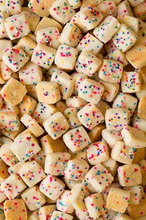 Apartment Recipes, Kids Desserts, Shortbread Bites, Brownie Vegan, Easy Holiday Cookies, Dessert Treats, Christmas Candies, Christmas Shortbread, Cookie Christmas