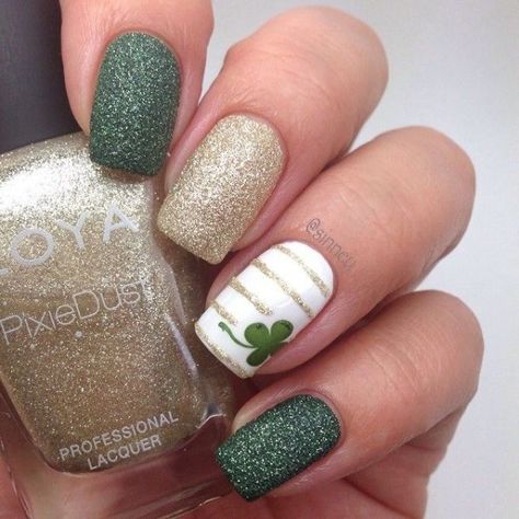 St Pat Nails Art Designs, March Nails 2024 Trends, March Birthday Nails Ideas, March Nails Ideas St. Patrick's Day, Saint Patricks Day Nails, St Patricks Day Nails Simple, St Patricks Day Nail Art, St Patricks Nail Designs, Green Glitter Nails