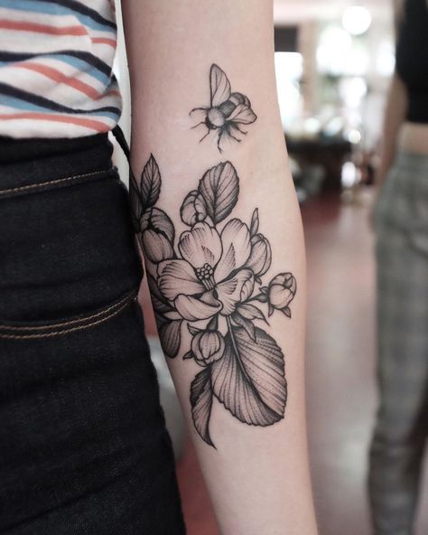 Apple Blossom Tattoo, Apple Blossom Tattoos, Moth Tattoos, Mama Tattoo, Amsterdam Tattoo, Tattoo Diy, Serpent Tattoo, Apple Flowers, Snake Tattoo Design