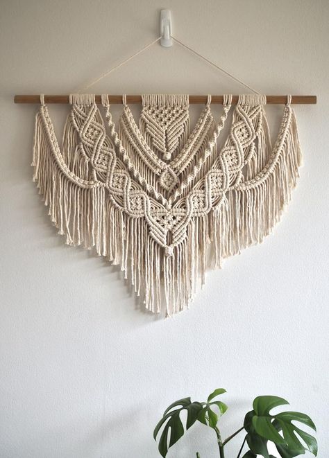 Macrame Headboard Diy Tutorial, Macrame Boho Wall Hanging, Wall Macrame Decor, Macrame Stitches, Macrame Wall Hanging Living Room, Mural Macrame, Macrame Workshop, Recycle Bottles, Macrame Wall Hanging Ideas