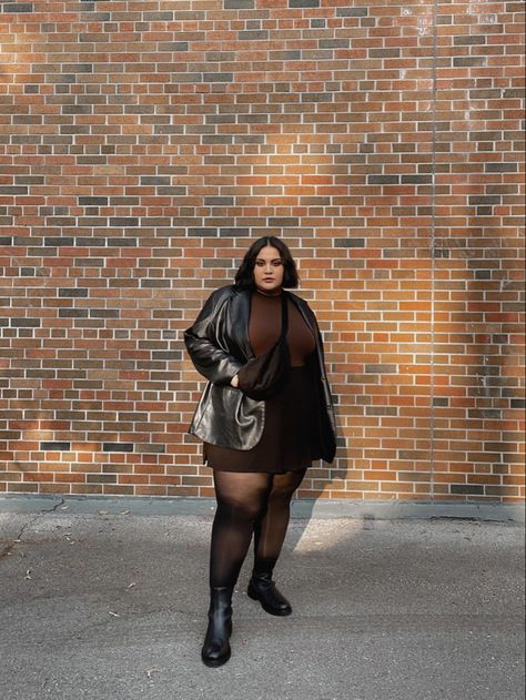 Leather Blazer Outfit Plus Size, Black Boots Outfit Plus Size, Dark Feminine Plus Size, Brown Outfit Plus Size, Inclusive Fall Fashion, Platform Chelsea Boots Outfit, Night Out Outfit Plus Size, Blazer Bodysuit, Corporate Fits