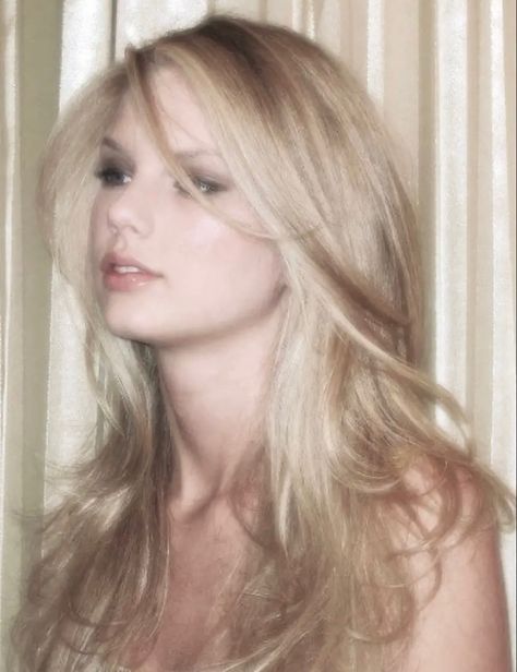 Young Taylor Swift, Finnick Odair, Lavender Haze, Sports Products, Taylor Swift Cute, Estilo Taylor Swift, Taylor Swift Posters, Taylor Swift Hair, Taylor Swift Wallpaper