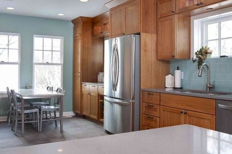 5 top wall colors for kitchens with oak cabinets, kitchen design, paint colors, painting, wall decor, This kitchen with Amber toned cabinets and stainless appliances looks fresh and updated with the addition of blue gray walls Stained Wood Cabinets, Blue Grey Walls, Kitchen Green, Oak Kitchen Cabinets, Bungalow Homes, Kitchen Wall Colors, Kitchen Paint Colors, Green Walls, Oak Kitchen